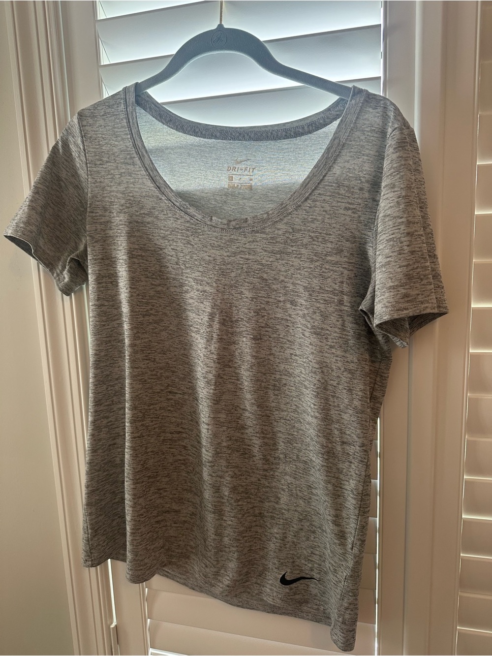 Nike Women's Heather Gray Short Sleeve Dri-FIT Tee Small